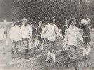 17.10.1973r. Londyn, Kazimierz Deyna wyprowadza reprezentacje Polski na murawę stadionu Wembley